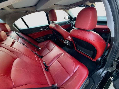 Used 2019 Alfa Romeo Giulia w/ Quick Order Package 22K Sport RWD image 29