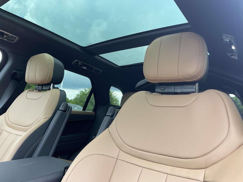New 2026 Land Rover Range Rover Sport Dynamic SE AWD/4WD image 15