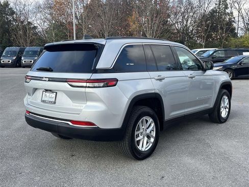 New 2025 Jeep Grand Cherokee Laredo w/ Luxury Tech Group I image 9