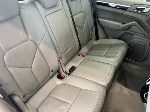 Used 2014 Porsche Cayenne Platinum Edition AWD/4WD image 39