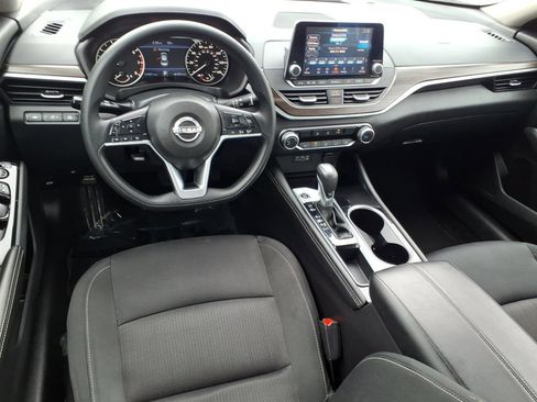 Used 2023 Nissan Altima 2.5 SV image 9