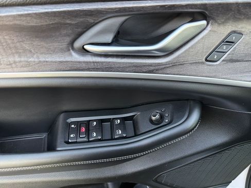 Used 2023 Jeep Grand Cherokee Limited w/ Luxury Tech Group II image 11