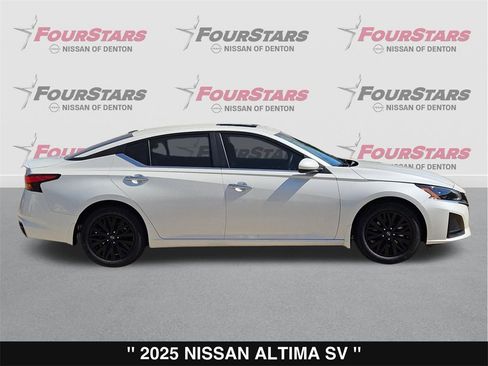 New 2025 Nissan Altima 2.5 SV image 3