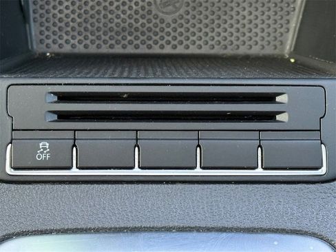 Used 2012 Volkswagen Tiguan S image 25