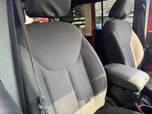 Used 2015 Jeep Wrangler Unlimited Sport w/ Quick Order Package 24S AWD/4WD image 8