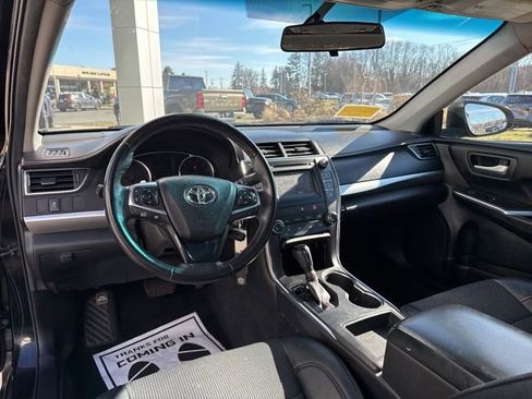 Used 2017 Toyota Camry SE w/ Moonroof Package image 28