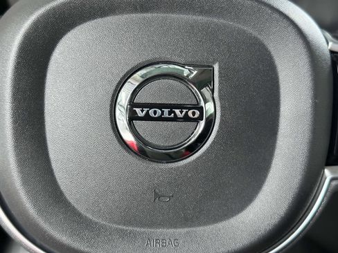Certified 2022 Volvo XC90 T6 Momentum image 27