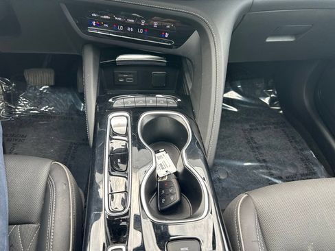 Used 2023 Buick Envision Avenir AWD/4WD image 46
