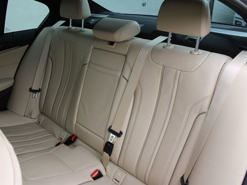 Used 2018 BMW M550i xDrive image 18