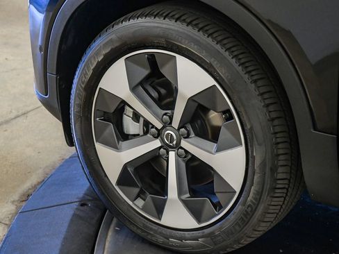 Used 2026 Volvo XC40 B5 Plus AWD/4WD image 9