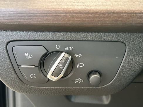 Certified 2025 Audi Q5 2.0T Premium image 11