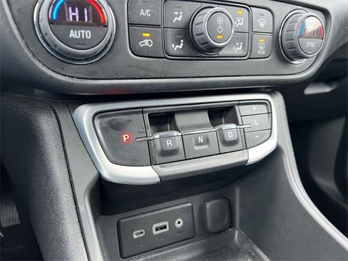 Used 2022 GMC Terrain SLE w/ Driver Convenience Package image 15