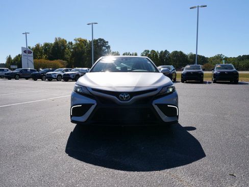 Used 2022 Toyota Camry SE w/ Convenience Package image 9