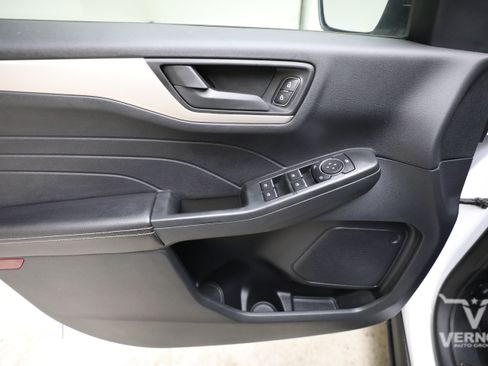 Used 2022 Ford Escape SE FWD image 19