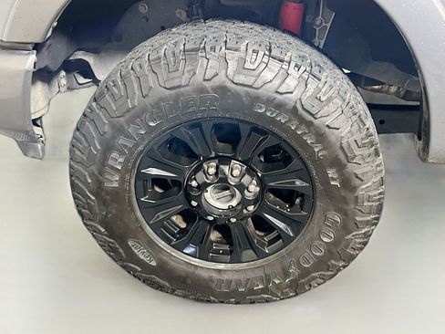 Used 2021 Ford F250 Platinum w/ Tremor Off-Road Package AWD/4WD image 13
