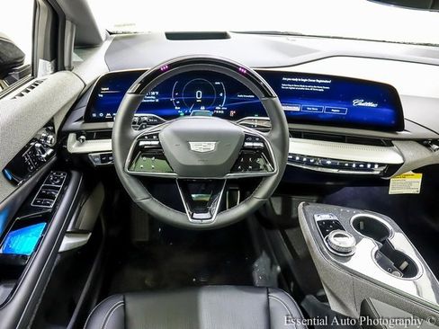 New 2026 Cadillac Optiq Luxury 2 image 10