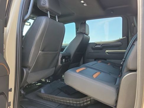 Used 2023 GMC Sierra 1500 AT4 w/ AT4 Premium Package AWD/4WD image 11