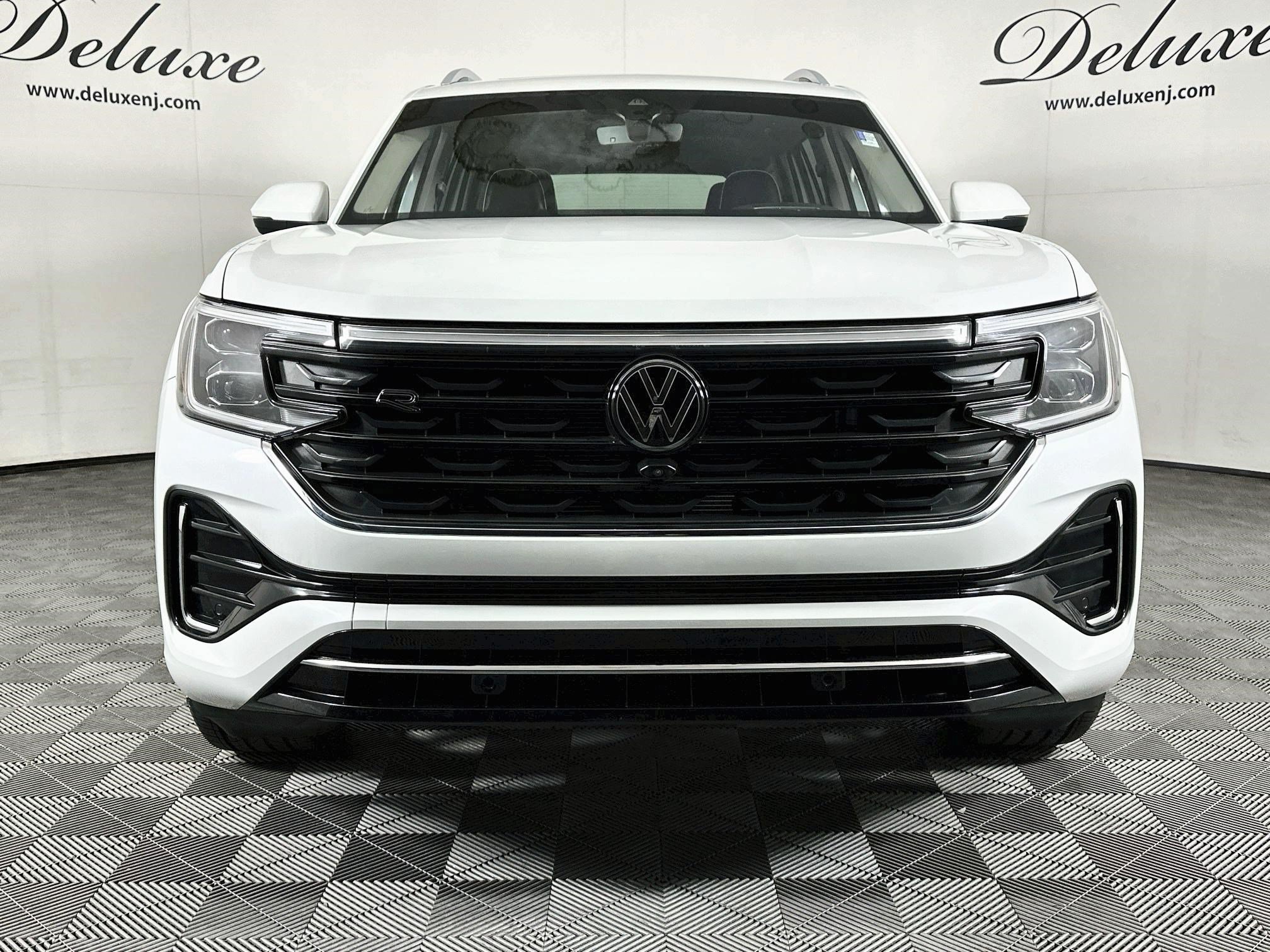 Used 2025 Volkswagen Atlas SEL Premium R-Line AWD/4WD image 2