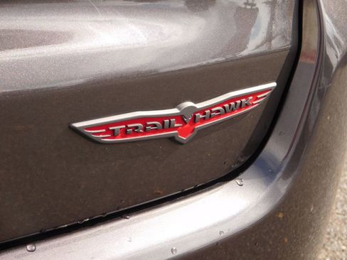 Used 2023 Jeep Compass Trailhawk image 6