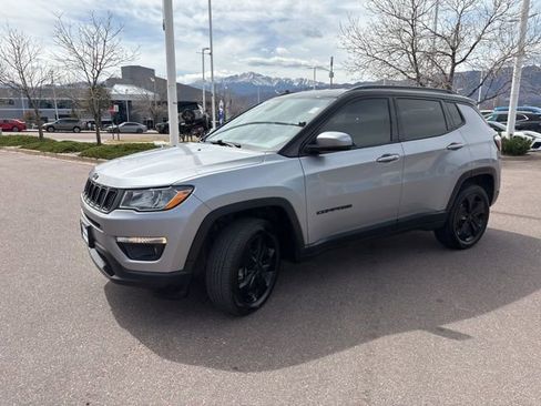 Used 2019 Jeep Compass Latitude AWD/4WD image 3