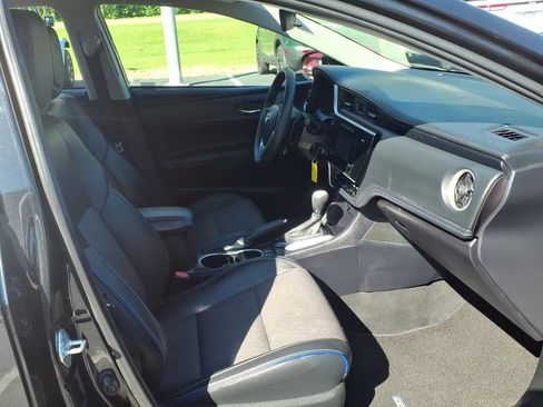 Used 2017 Toyota Corolla SE w/ Carpet Mat Package (TMS) FWD image 9