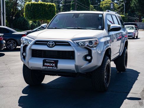 Used 2021 Toyota 4Runner SR5 AWD/4WD image 4