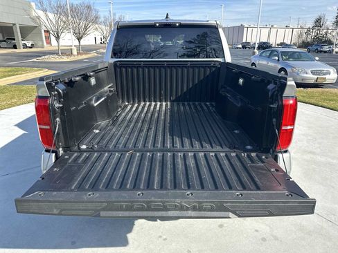 Used 2025 Toyota Tacoma TRD Sport AWD/4WD image 30