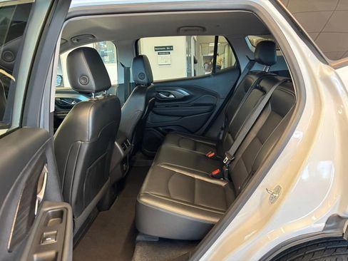 Used 2024 GMC Terrain SLT image 26