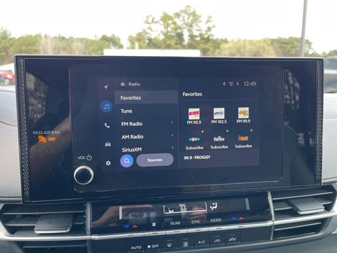 Used 2025 Toyota Sienna LE w/ LE Plus Package image 10