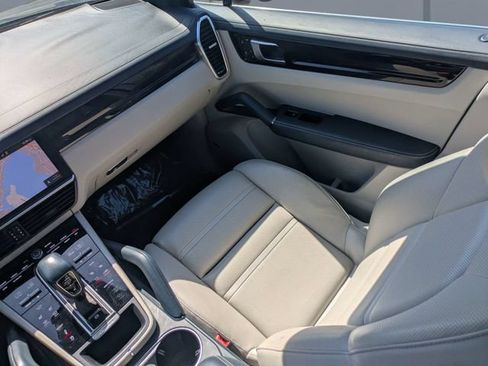Used 2019 Porsche Cayenne S AWD/4WD image 18
