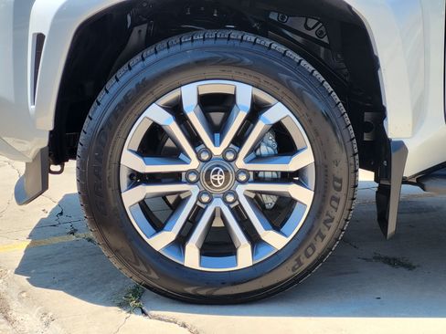 Certified 2025 Toyota 4Runner Limited AWD/4WD image 8