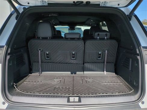 Used 2025 Chevrolet Traverse LT w/ Sun and Wheel Package image 14