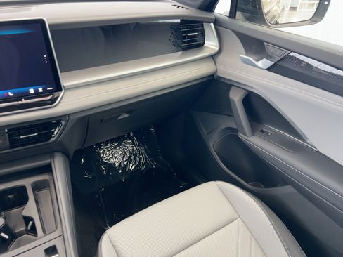 New 2026 Volkswagen Tiguan SE R-Line image 28