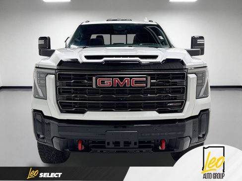 Used 2025 GMC Sierra 2500 AT4X AWD/4WD image 2