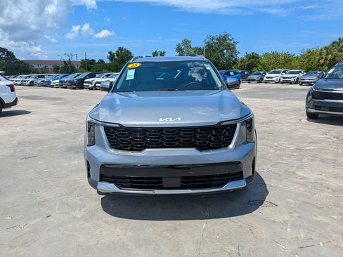 Certified 2025 Kia Sorento S FWD image 3