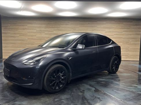 Used 2024 Tesla Model Y Long Range AWD/4WD image 5