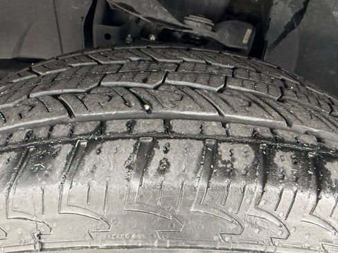 Used 2019 Nissan Titan SV image 23