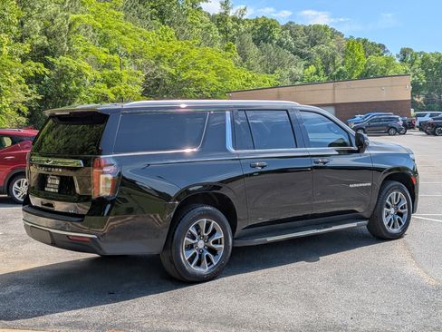 Used 2024 Chevrolet Suburban LT w/ LT Signature Package RWD image 9