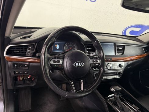 Used 2018 Kia Cadenza Technology image 17