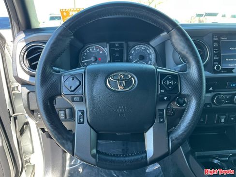 Certified 2022 Toyota Tacoma TRD Off-Road AWD/4WD image 22
