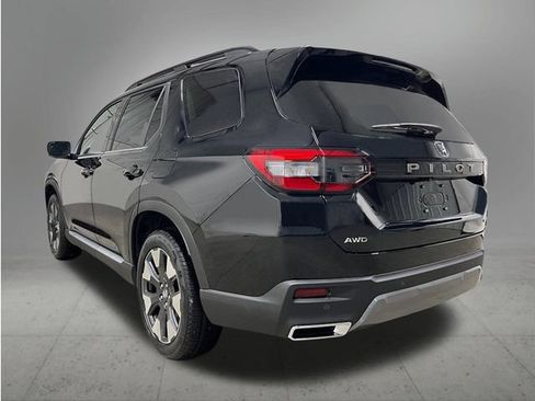 New 2026 Honda Pilot Touring image 3