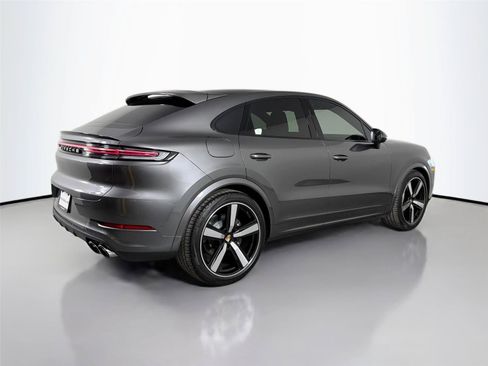 Used 2025 Porsche Cayenne Coupe AWD/4WD image 7