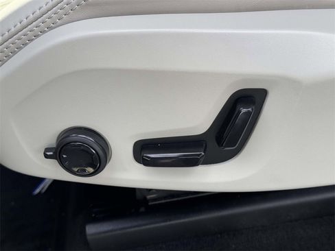 Certified 2024 Volvo XC90 B6 Ultimate w/ Protection Package Premier image 18