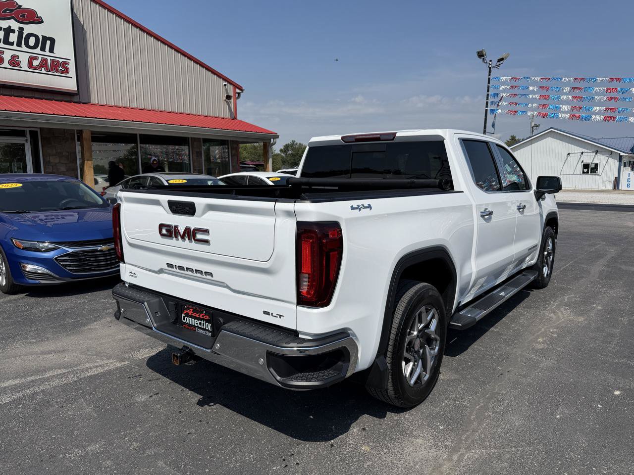 Used 2024 GMC Sierra 1500 SLT w/ SLT Premium Plus Package AWD/4WD image 4