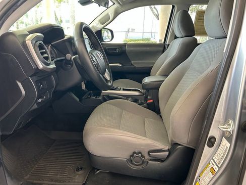 Used 2022 Toyota Tacoma SR5 RWD image 6