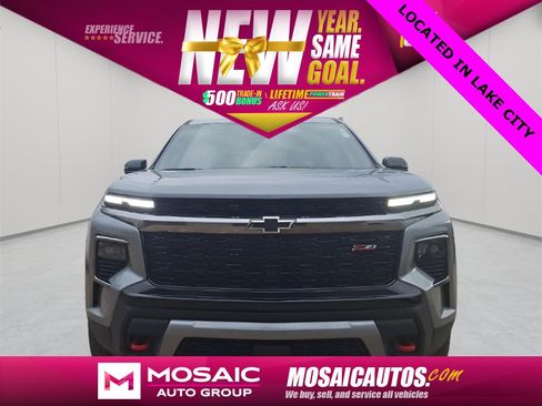 Used 2025 Chevrolet Traverse Z71 image 8