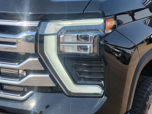 Used 2024 Chevrolet Silverado 2500 High Country w/ High Country Premium Package AWD/4WD image 8