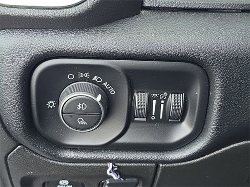Used 2019 RAM 1500 Big Horn image 18