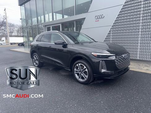 Certified 2025 Audi Q5 Premium w/ Convenience Package image 1