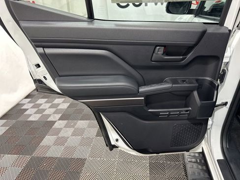 Used 2025 Toyota 4Runner SR5 image 19